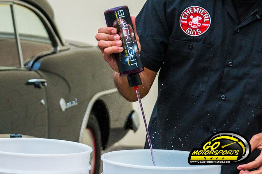 Chemical Guys  Black Light Hybrid Radiant Finish Car Wash Soap (16oz) – GO  Motorsports Shop